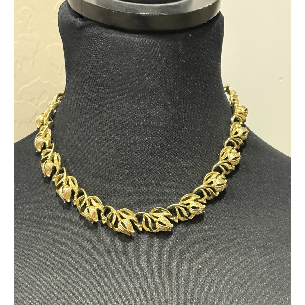 Vintage Lisner Segmented Tulip Necklace Gold Tone 16"